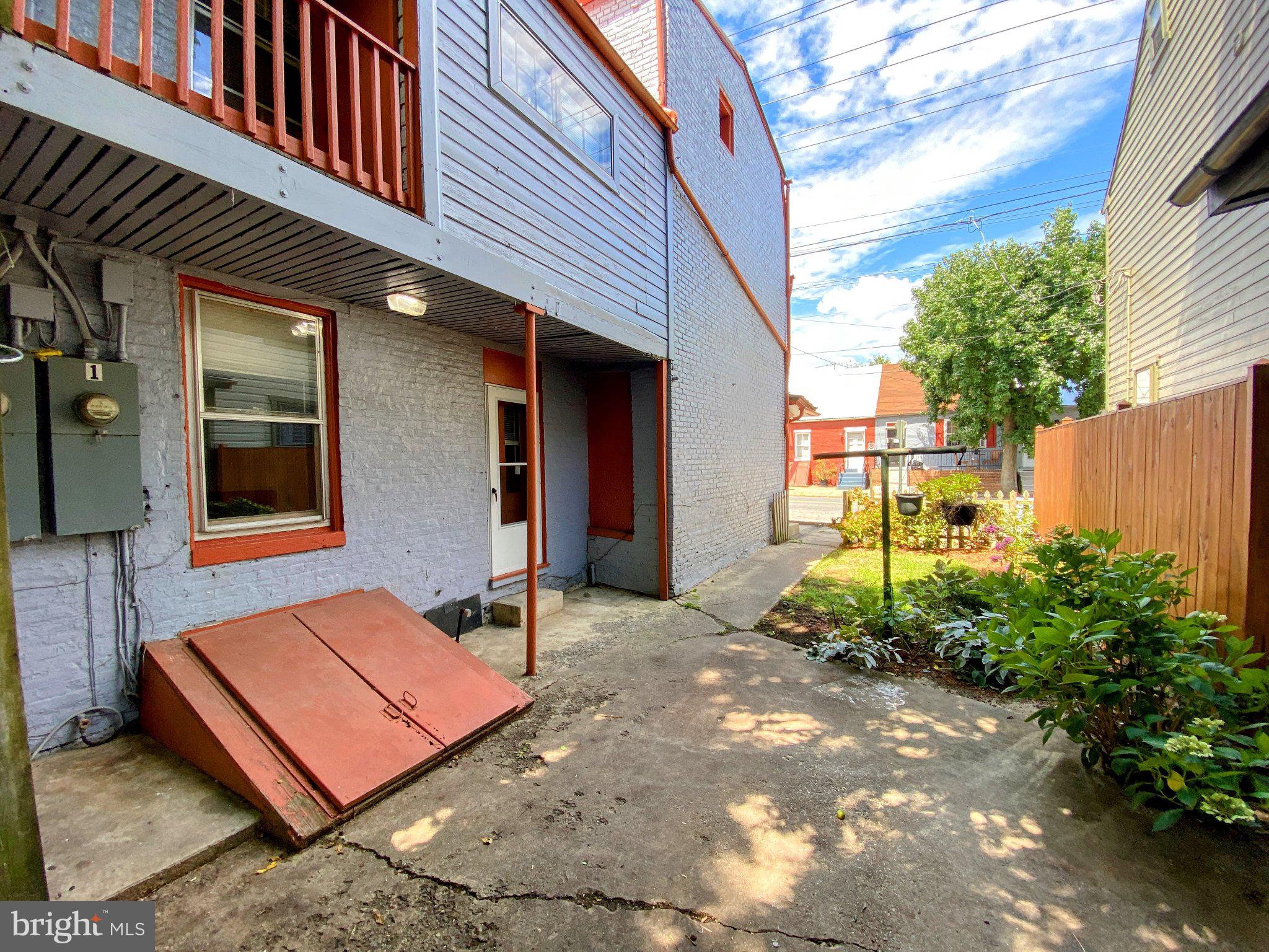 100 E 5TH STREET