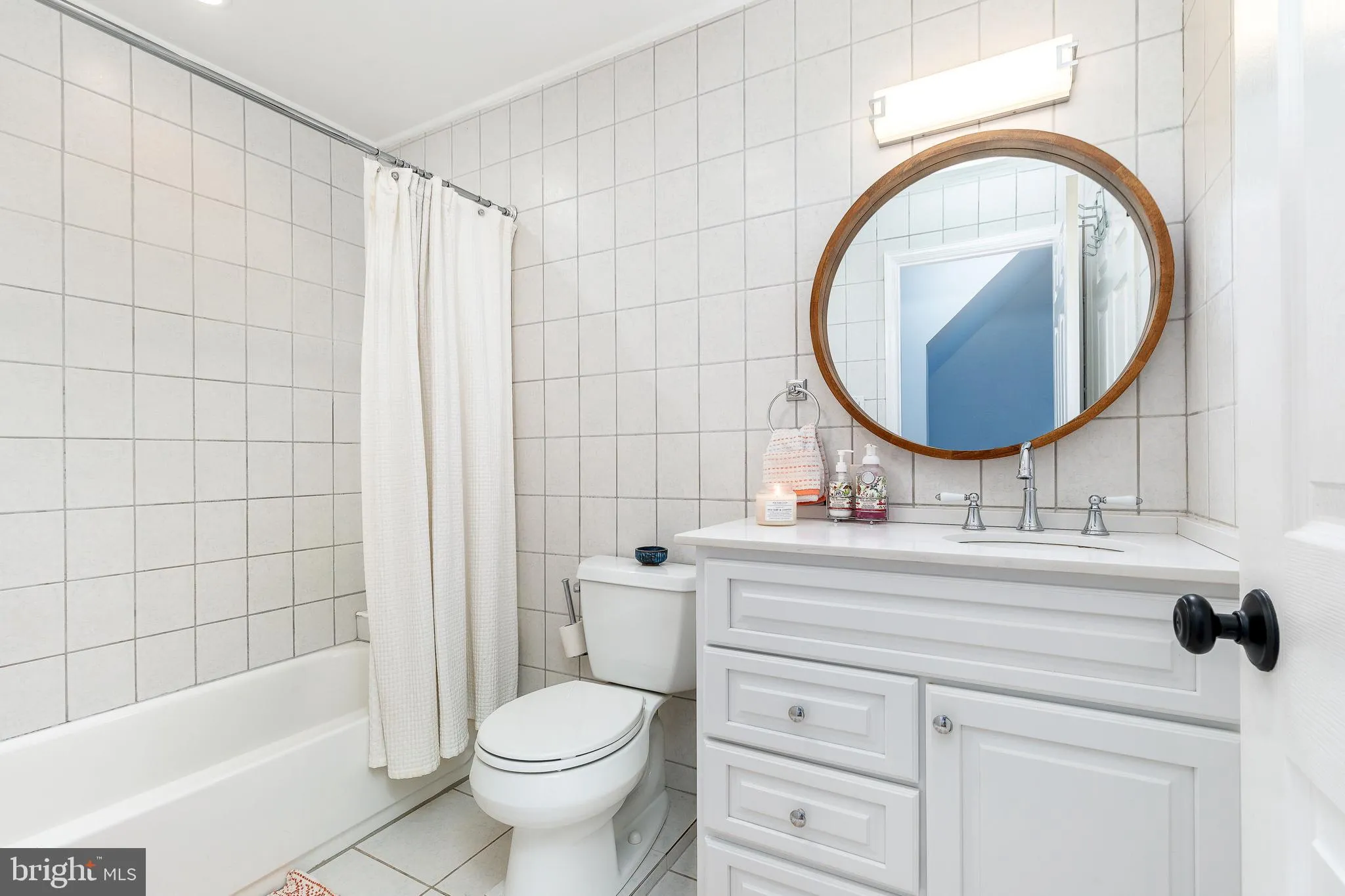 Philadelphia, Pennsylvania 19146, United States, 3 Bedrooms Bedrooms, ,3 BathroomsBathrooms,Residential,Active,130126