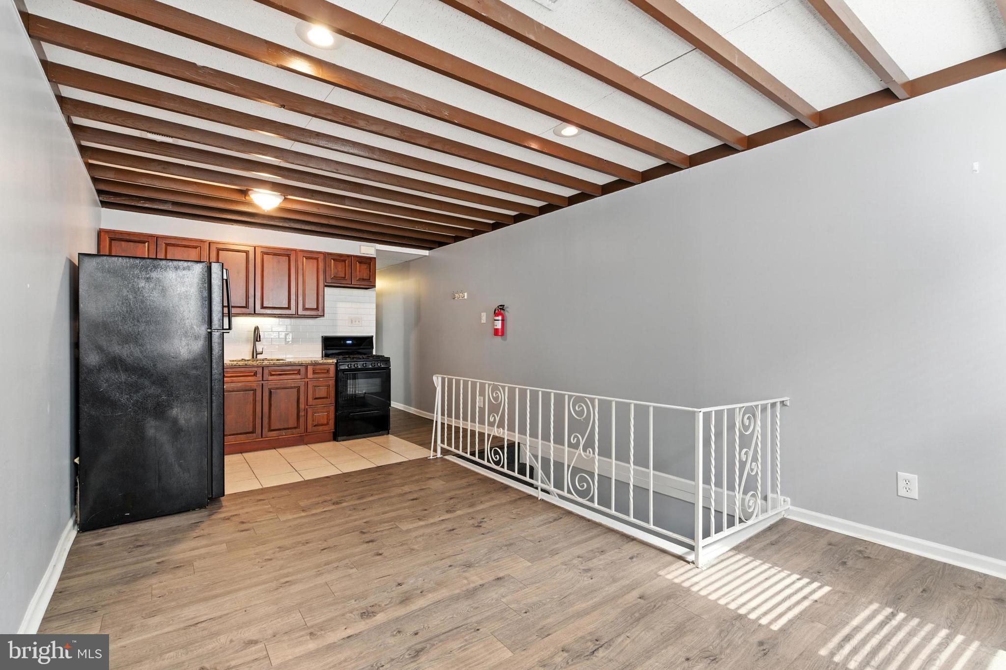 QUEEN VILLAGE - Residential Lease