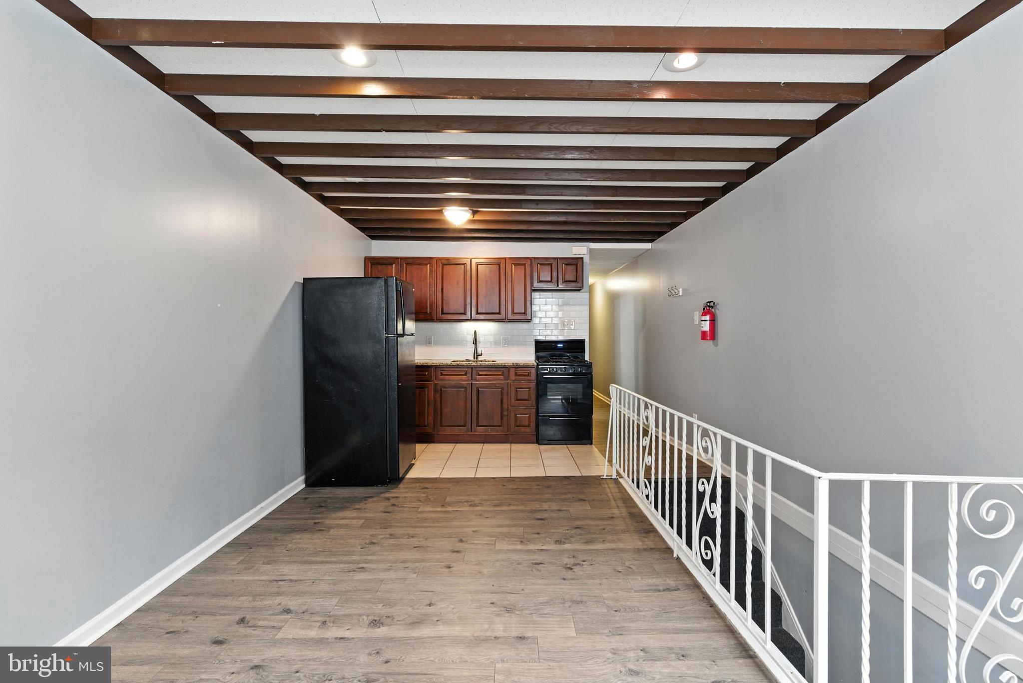 QUEEN VILLAGE - Residential Lease