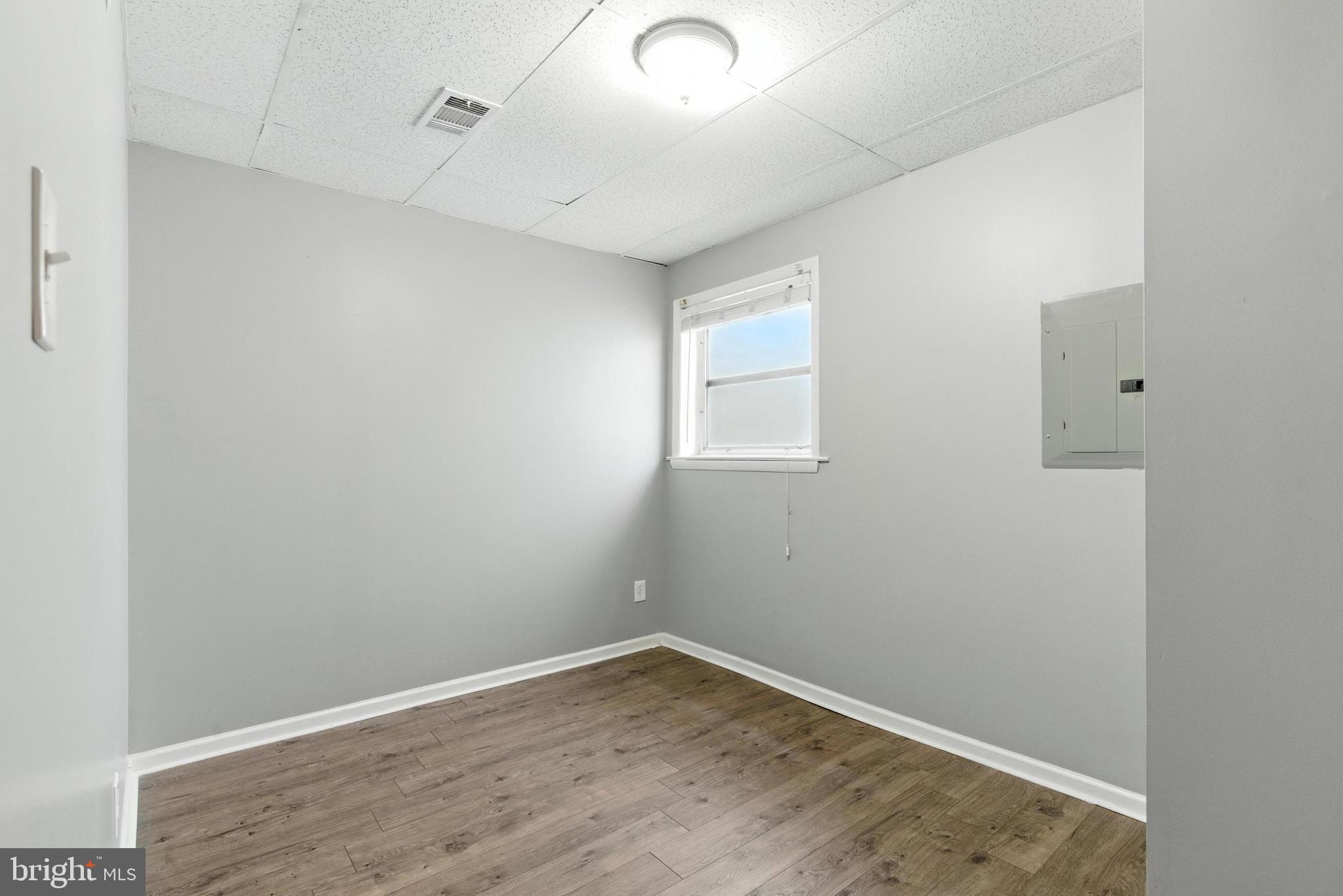 QUEEN VILLAGE - Residential Lease