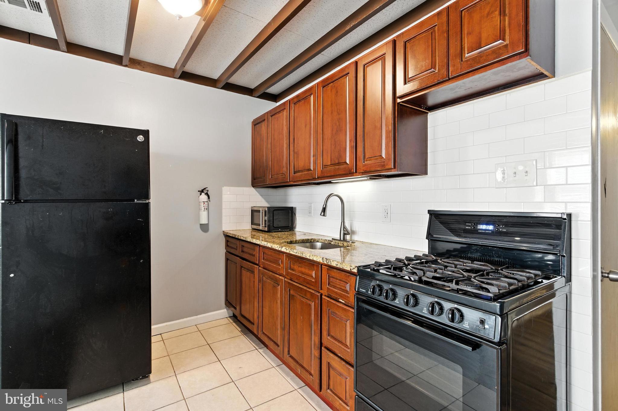 QUEEN VILLAGE - Residential Lease