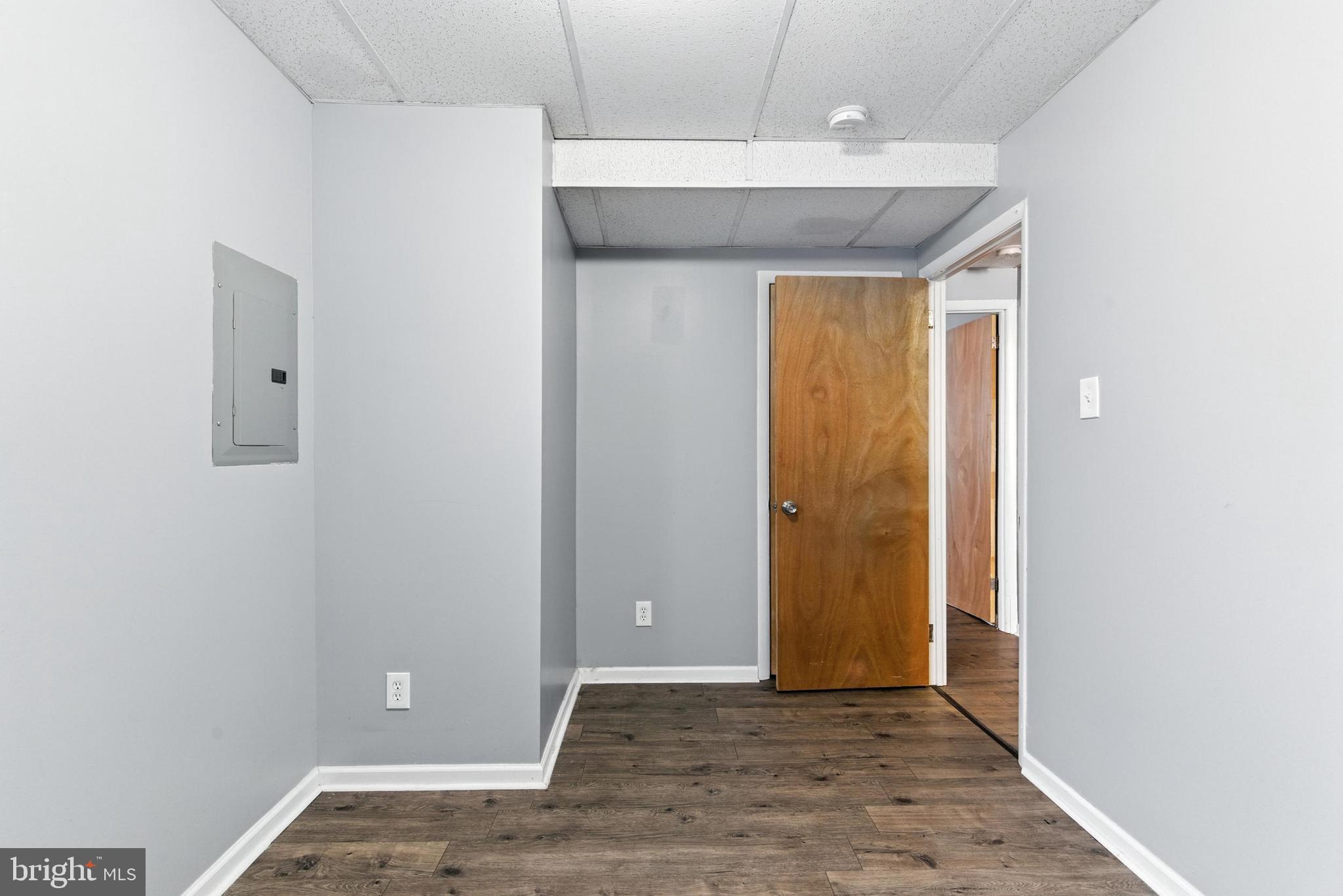 QUEEN VILLAGE - Residential Lease