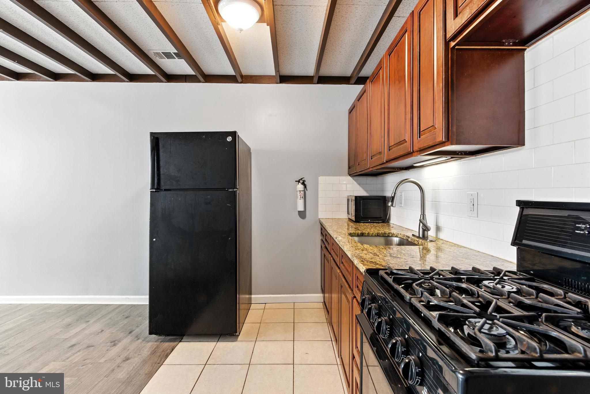 QUEEN VILLAGE - Residential Lease