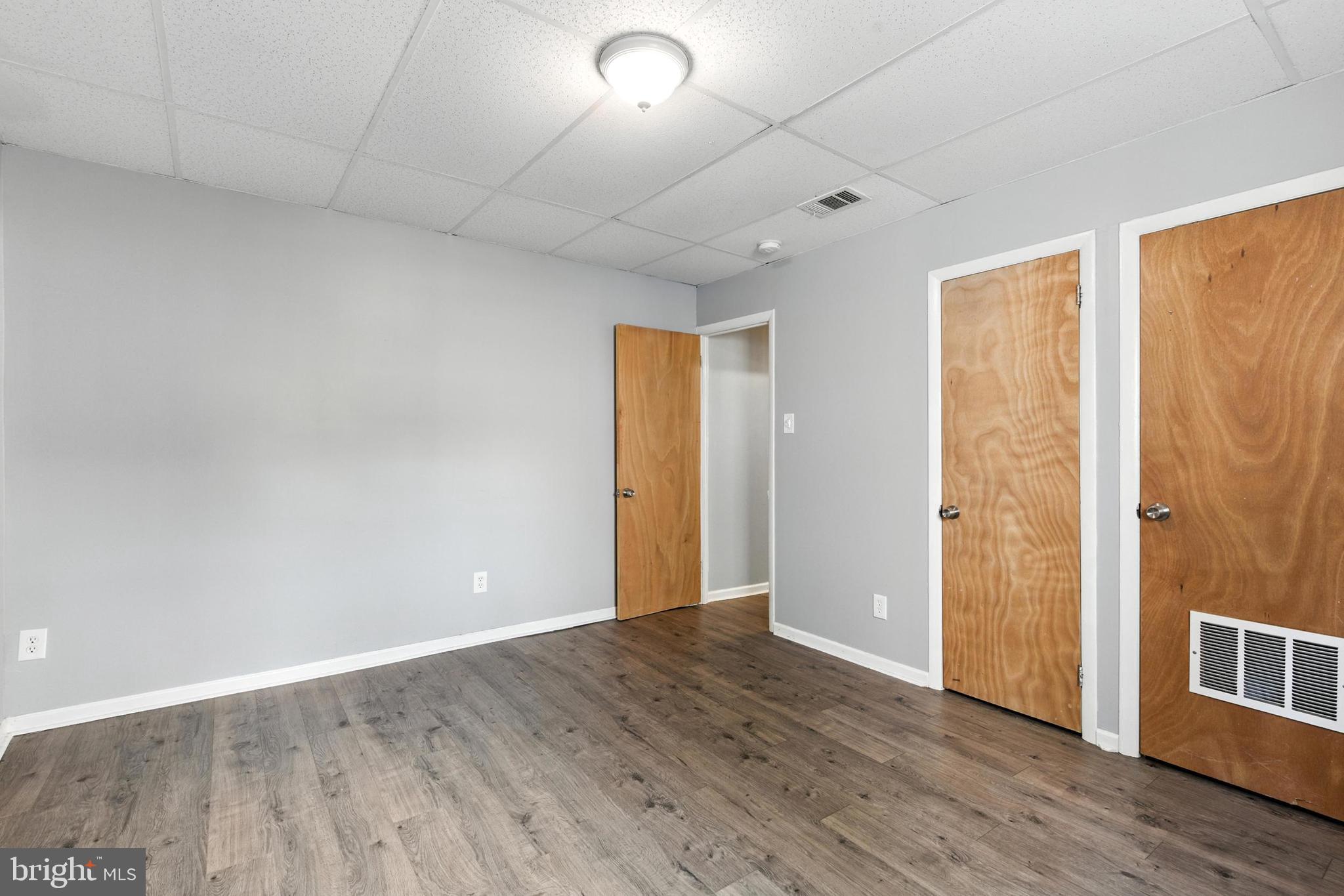 QUEEN VILLAGE - Residential Lease