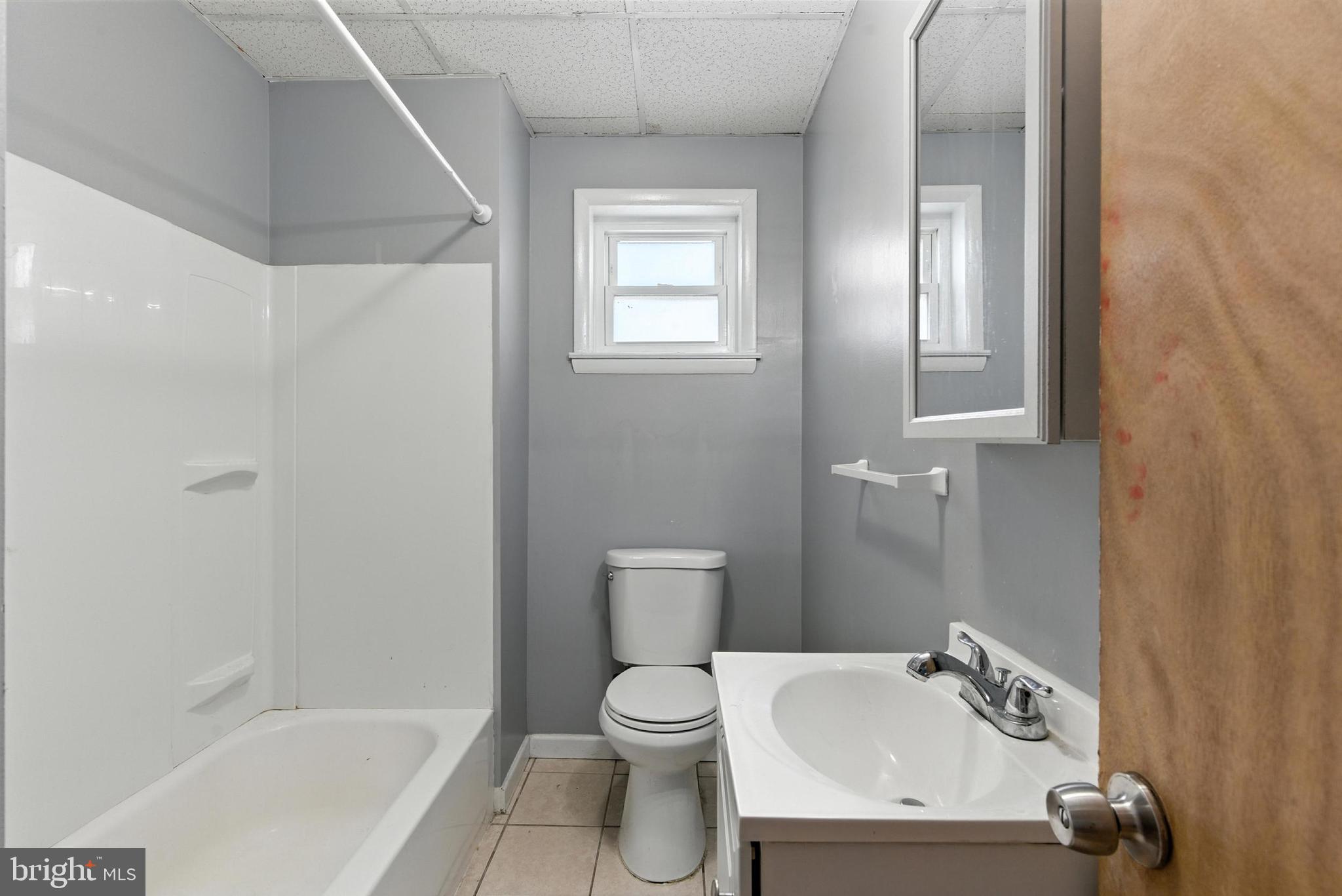 QUEEN VILLAGE - Residential Lease