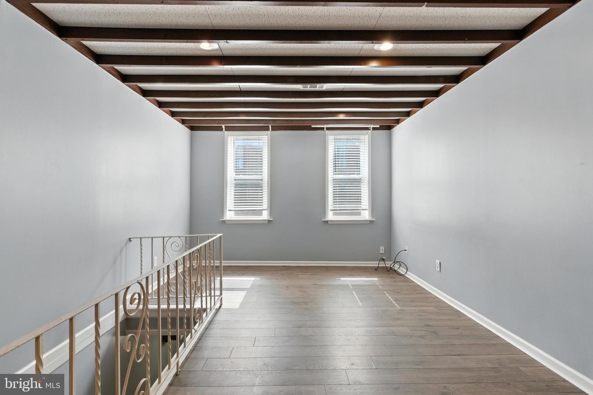 QUEEN VILLAGE - Residential Lease