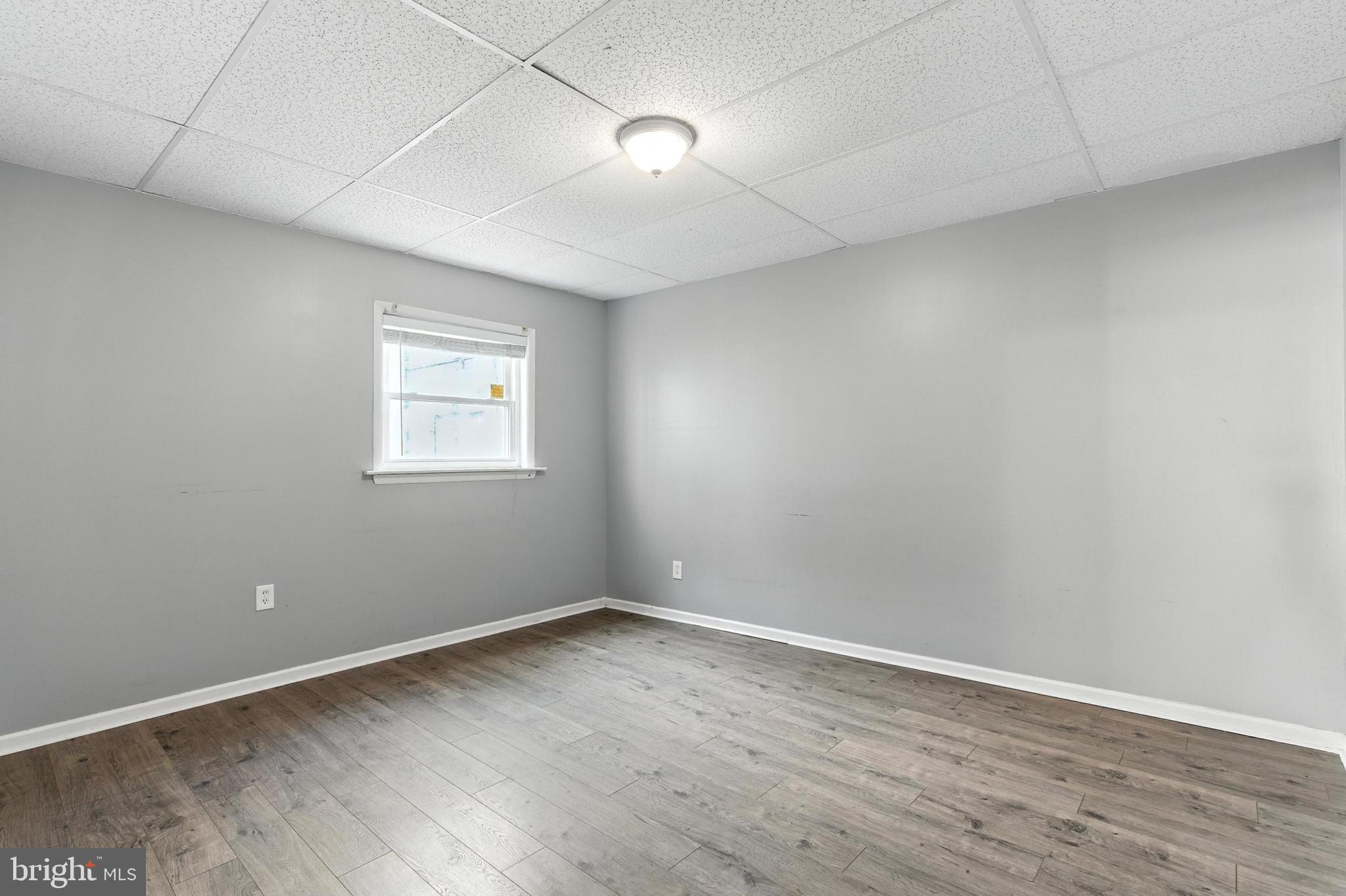 QUEEN VILLAGE - Residential Lease