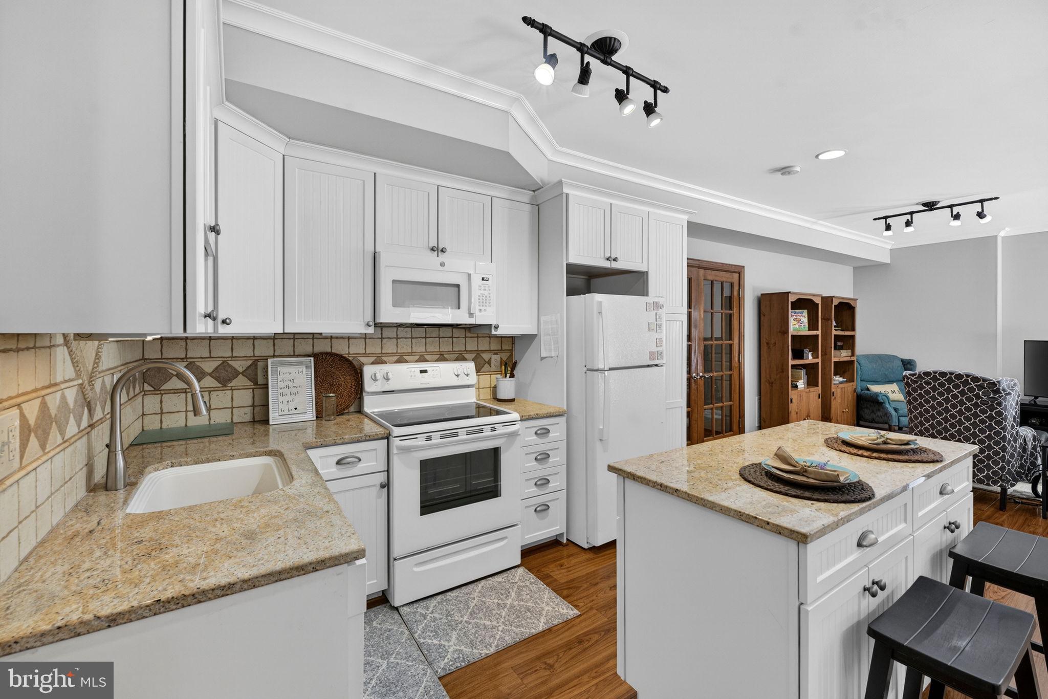 LITTLE RIVER FARMS - Residential