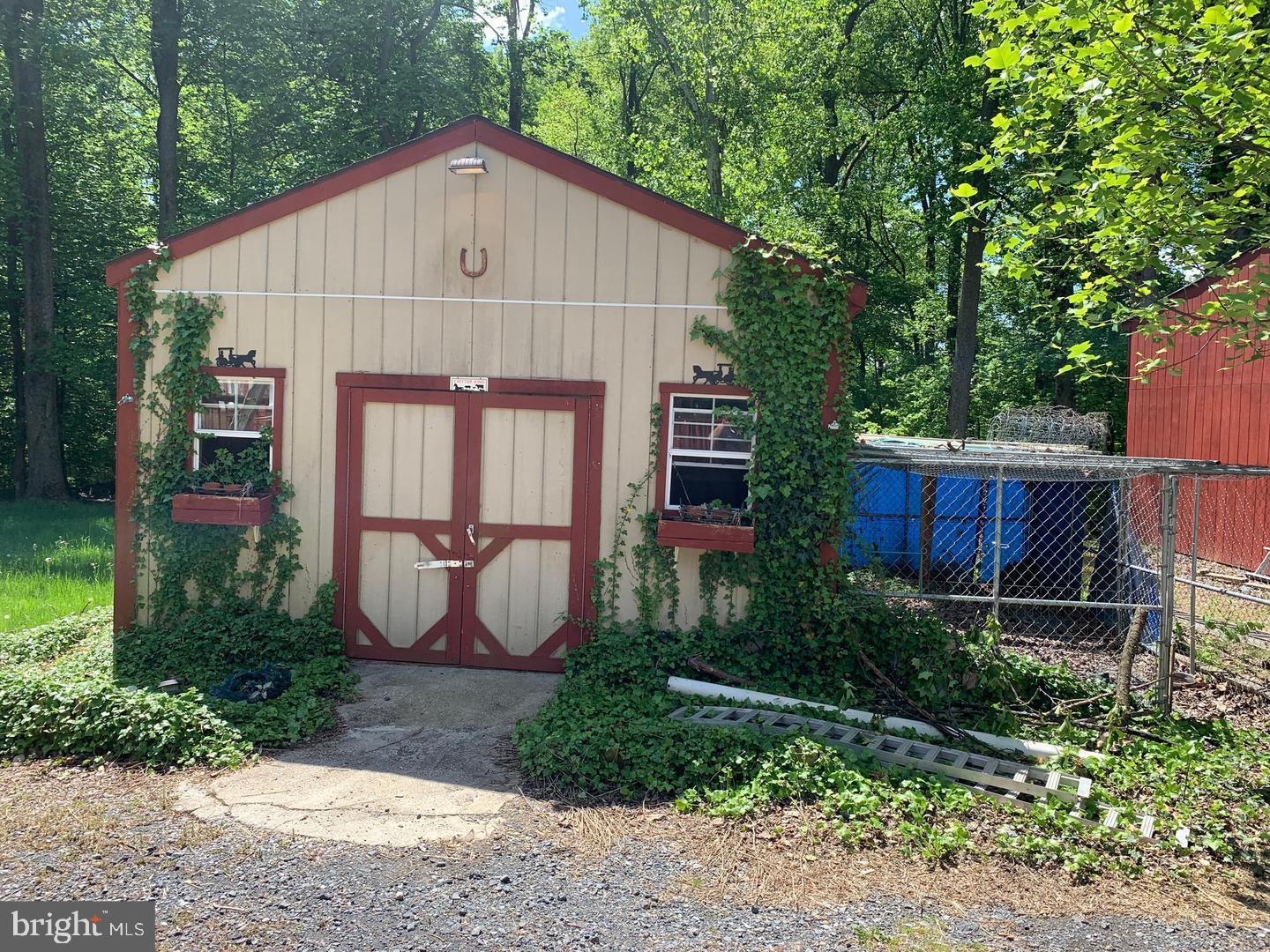 POOLESVILLE OUTSIDE - Residential