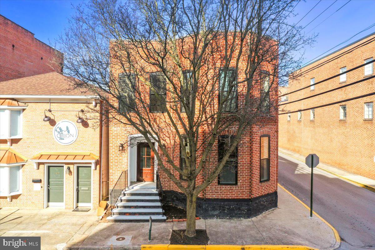 127 E KING STREET