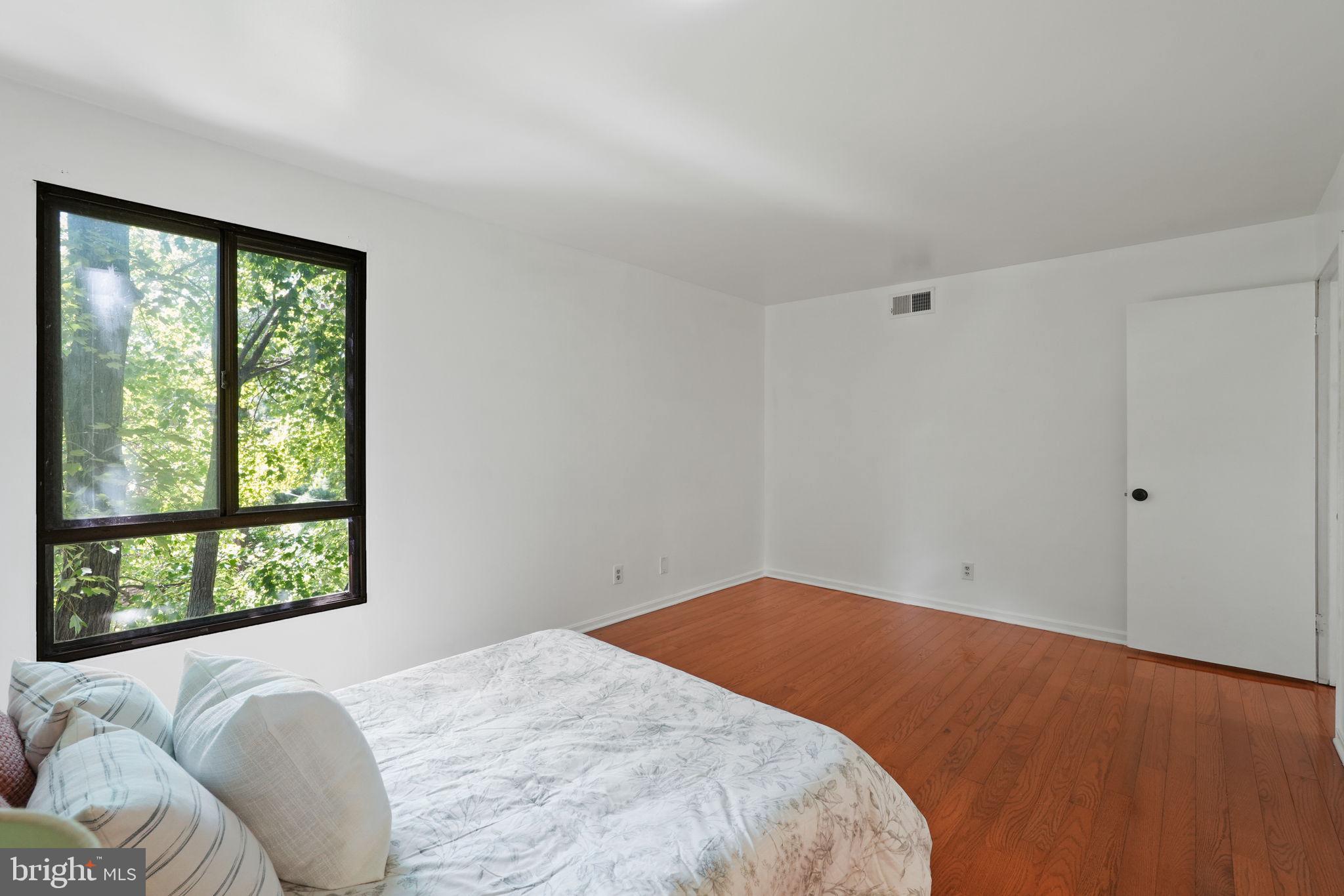 HERITAGE COURT - Residential