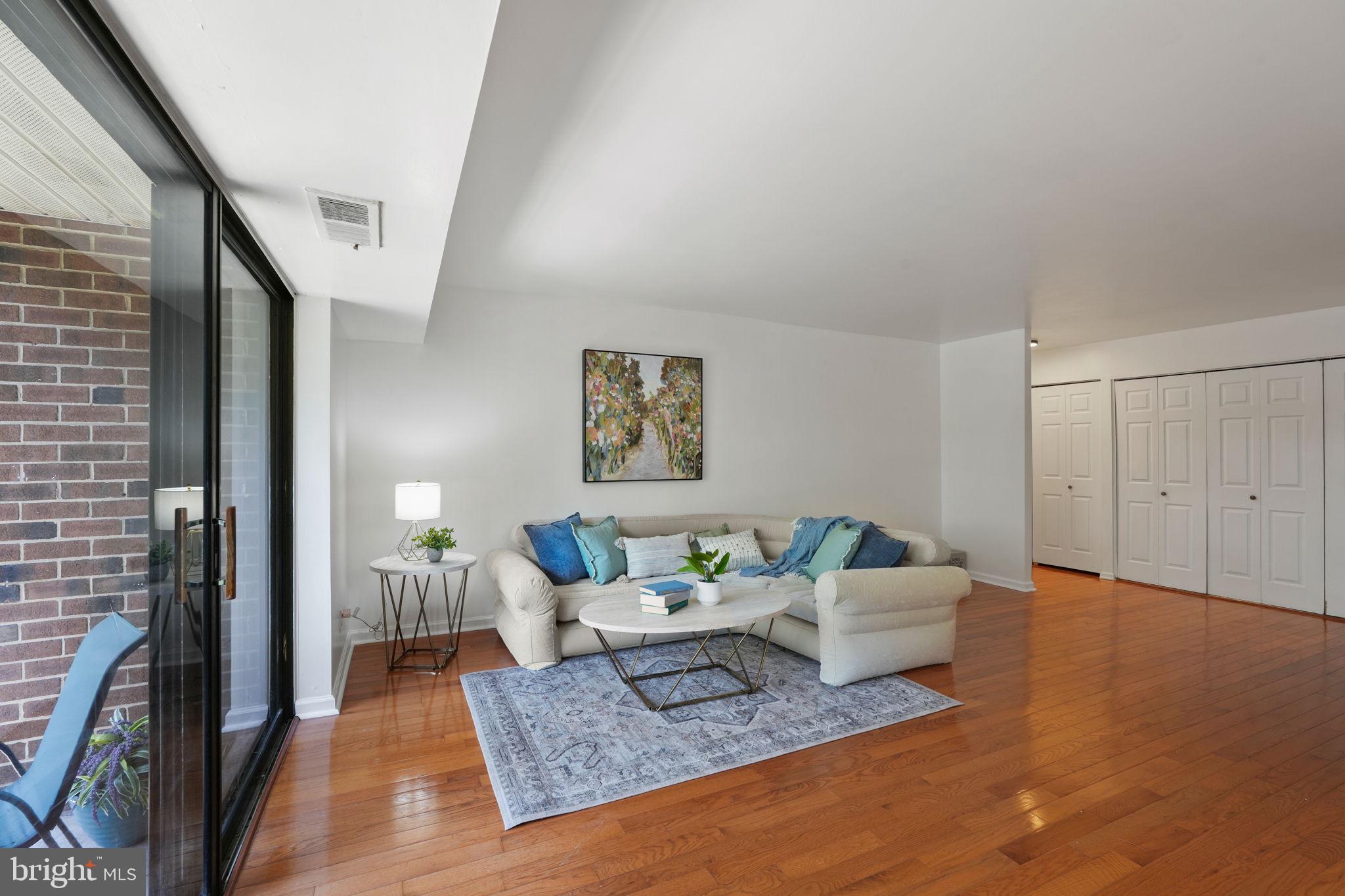 HERITAGE COURT - Residential