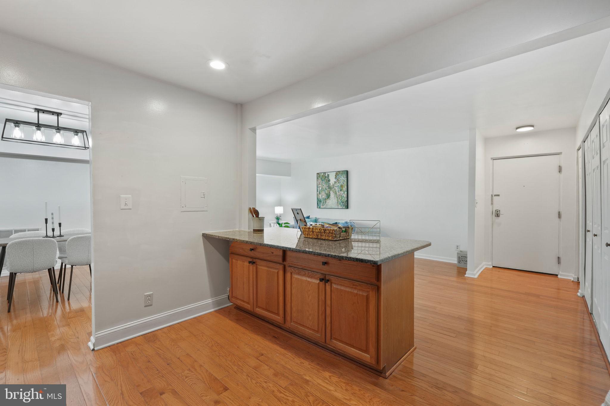 HERITAGE COURT - Residential