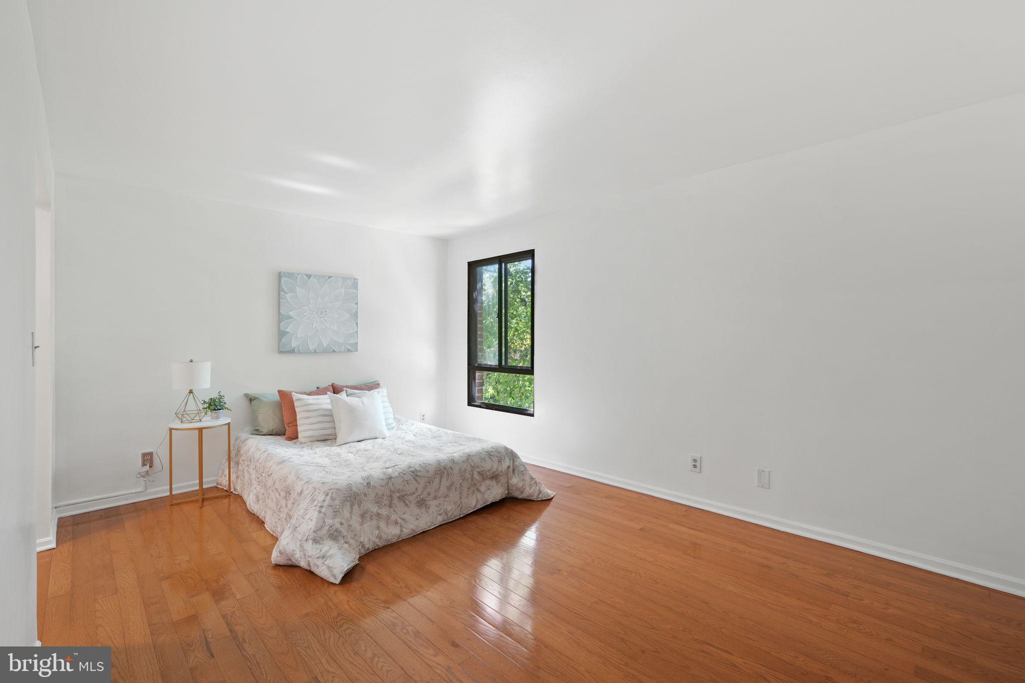 HERITAGE COURT - Residential