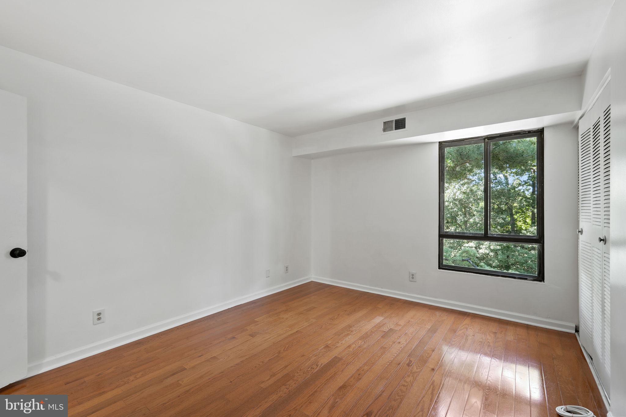 HERITAGE COURT - Residential