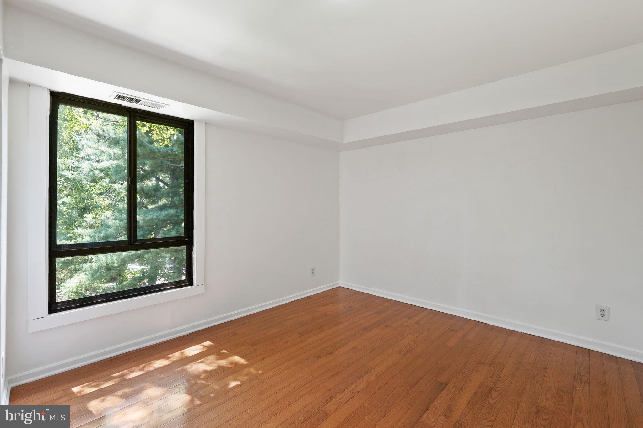 HERITAGE COURT - Residential