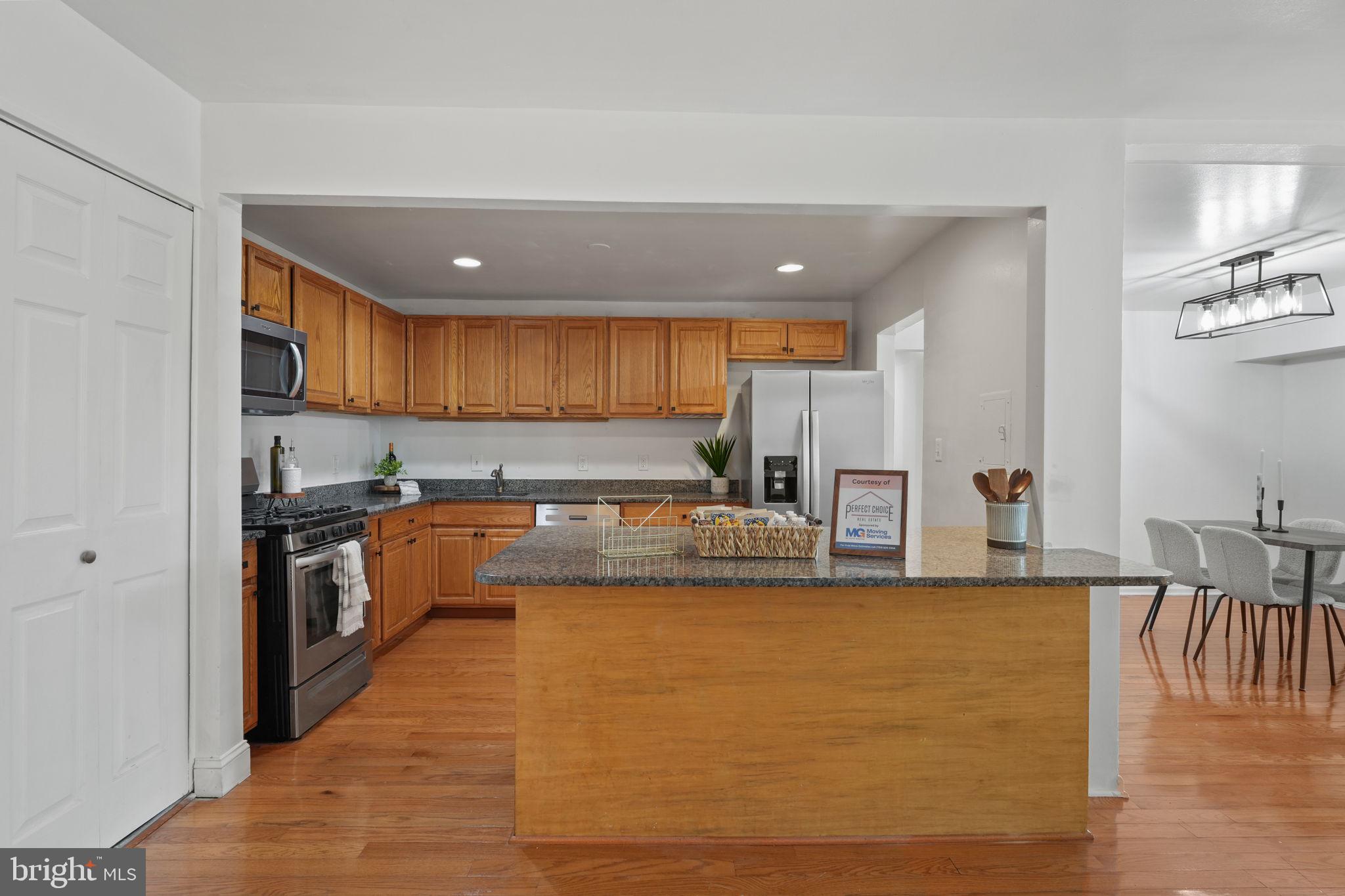 HERITAGE COURT - Residential