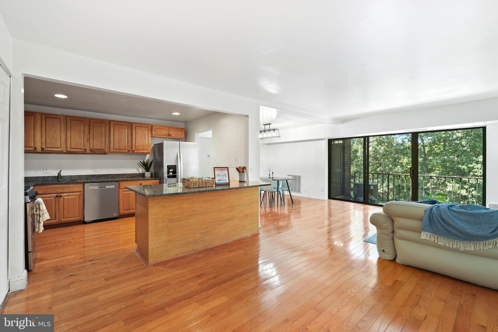 HERITAGE COURT - Residential