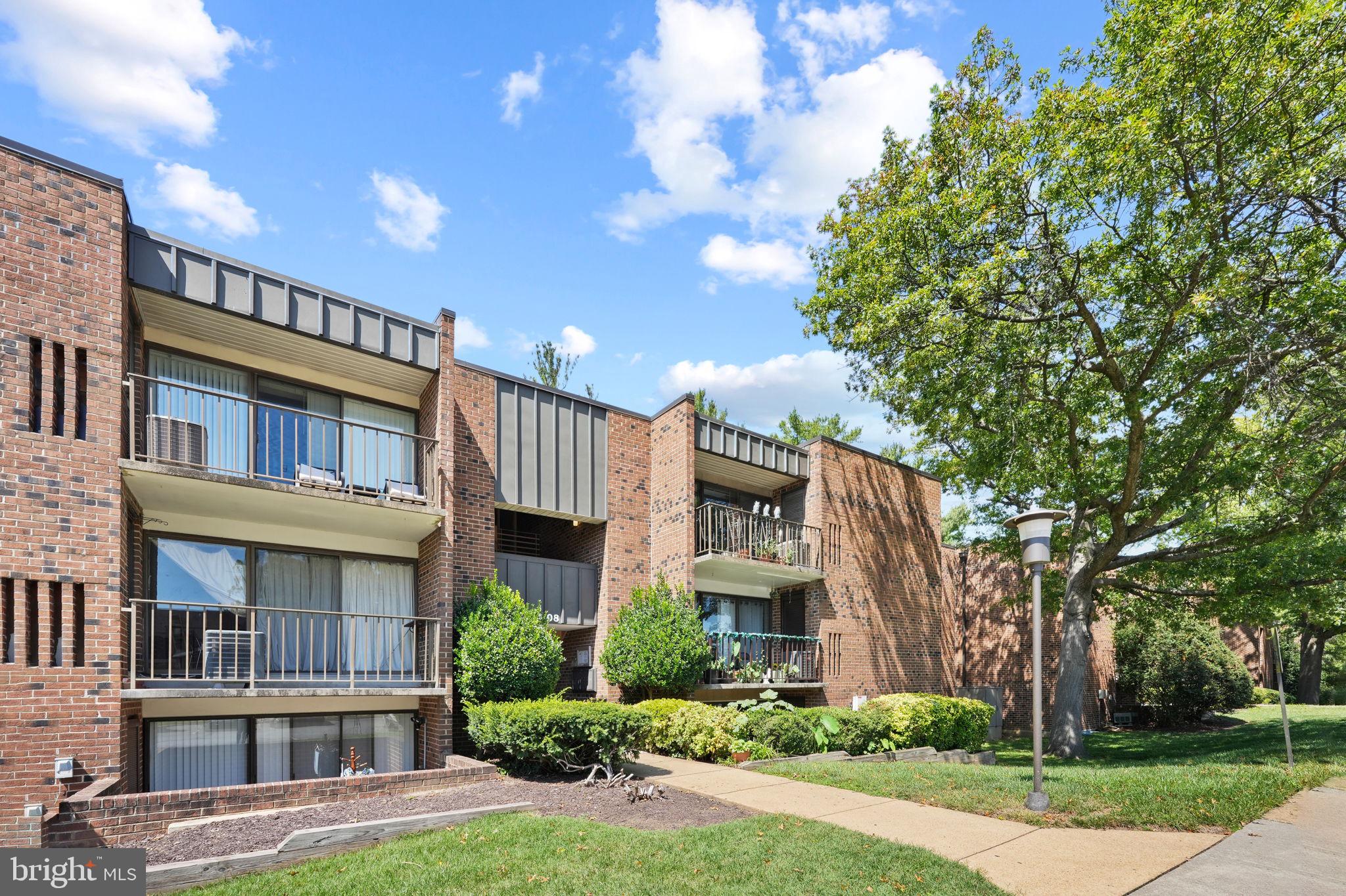 HERITAGE COURT - Residential