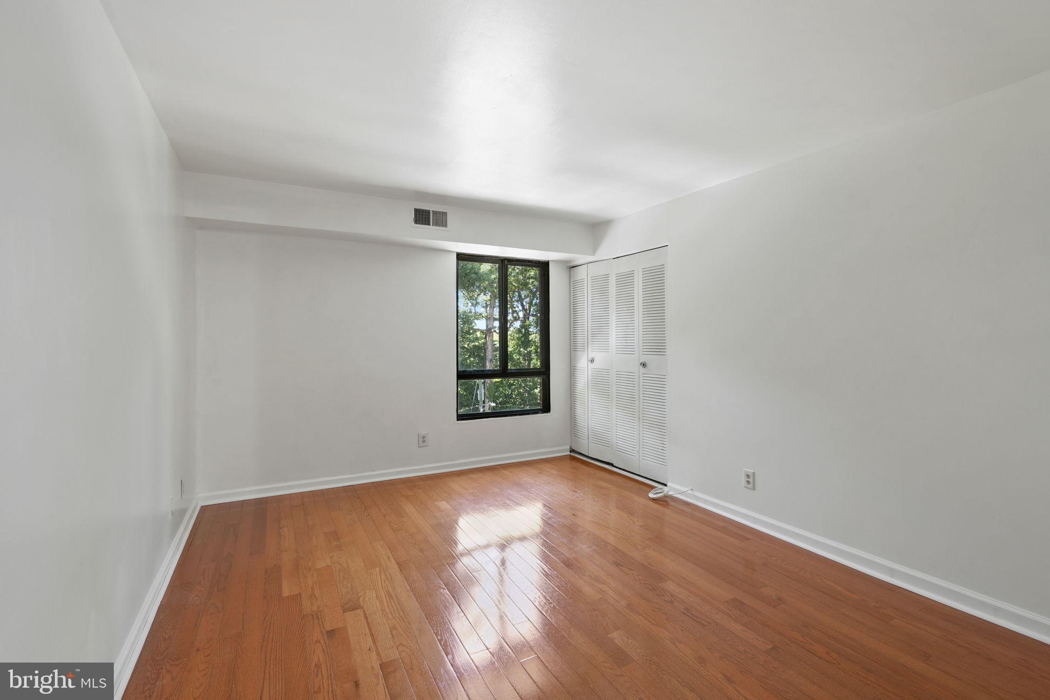 HERITAGE COURT - Residential