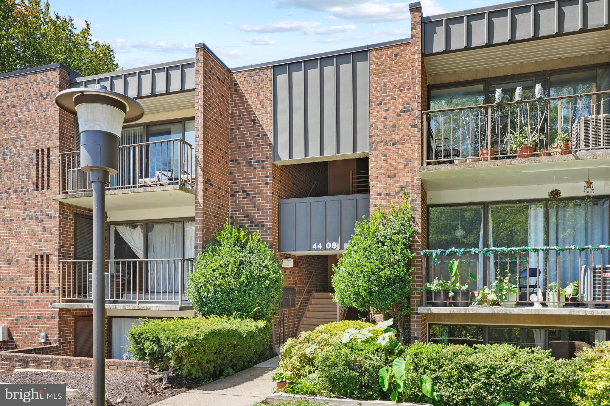 HERITAGE COURT - Residential