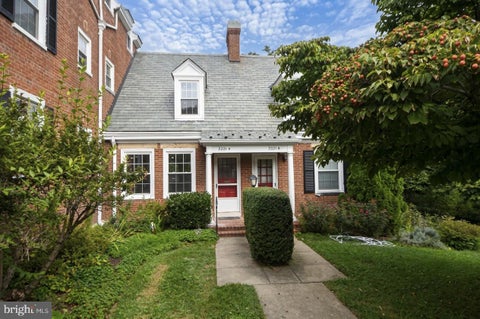 Photo of 3321 S Wakefield Street #A, ARLINGTON, VA 22206 (MLS # VAAR2080262)