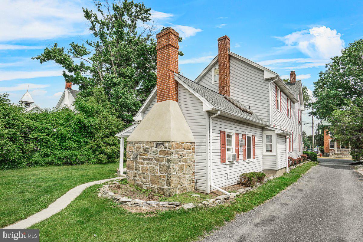 MAIN STREET - Residential Lease