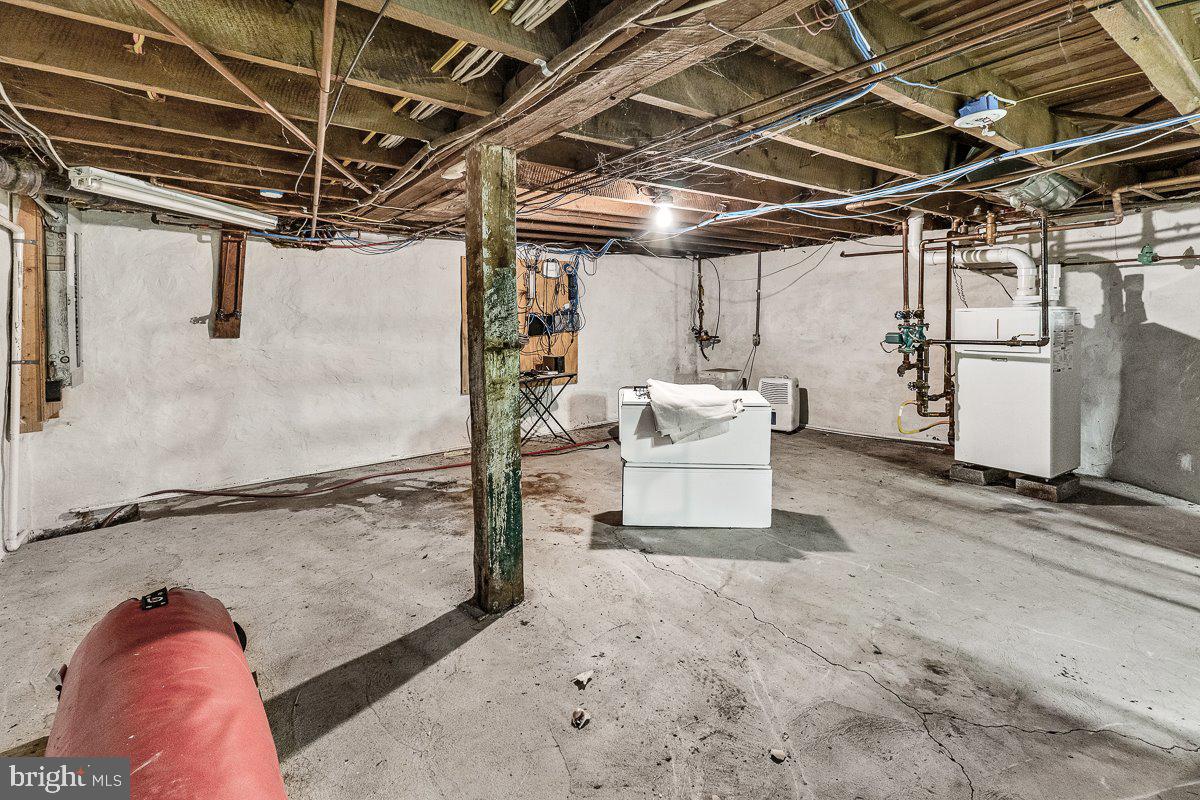 MAIN STREET - Residential Lease