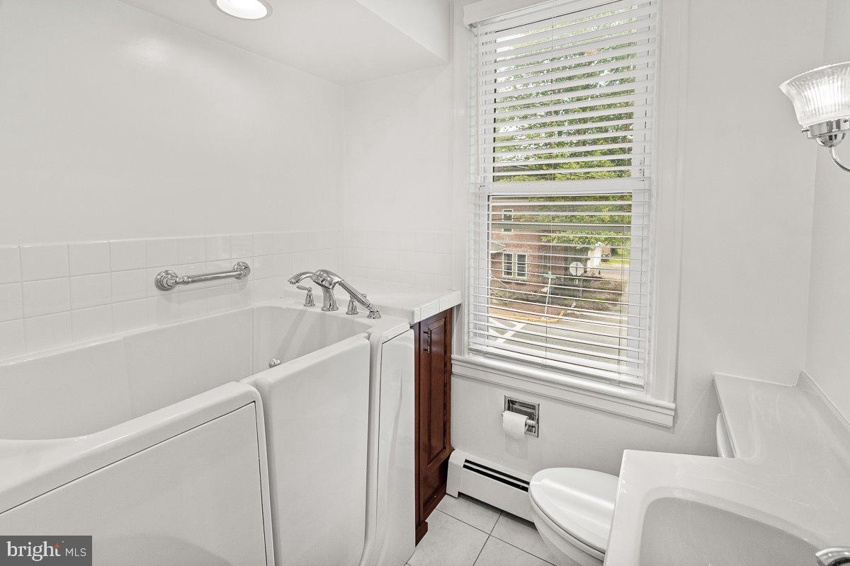 MAIN STREET - Residential Lease