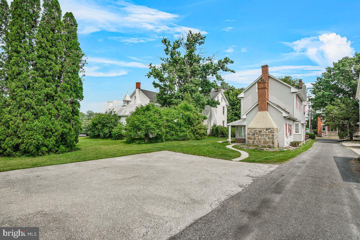 MAIN STREET - Residential Lease