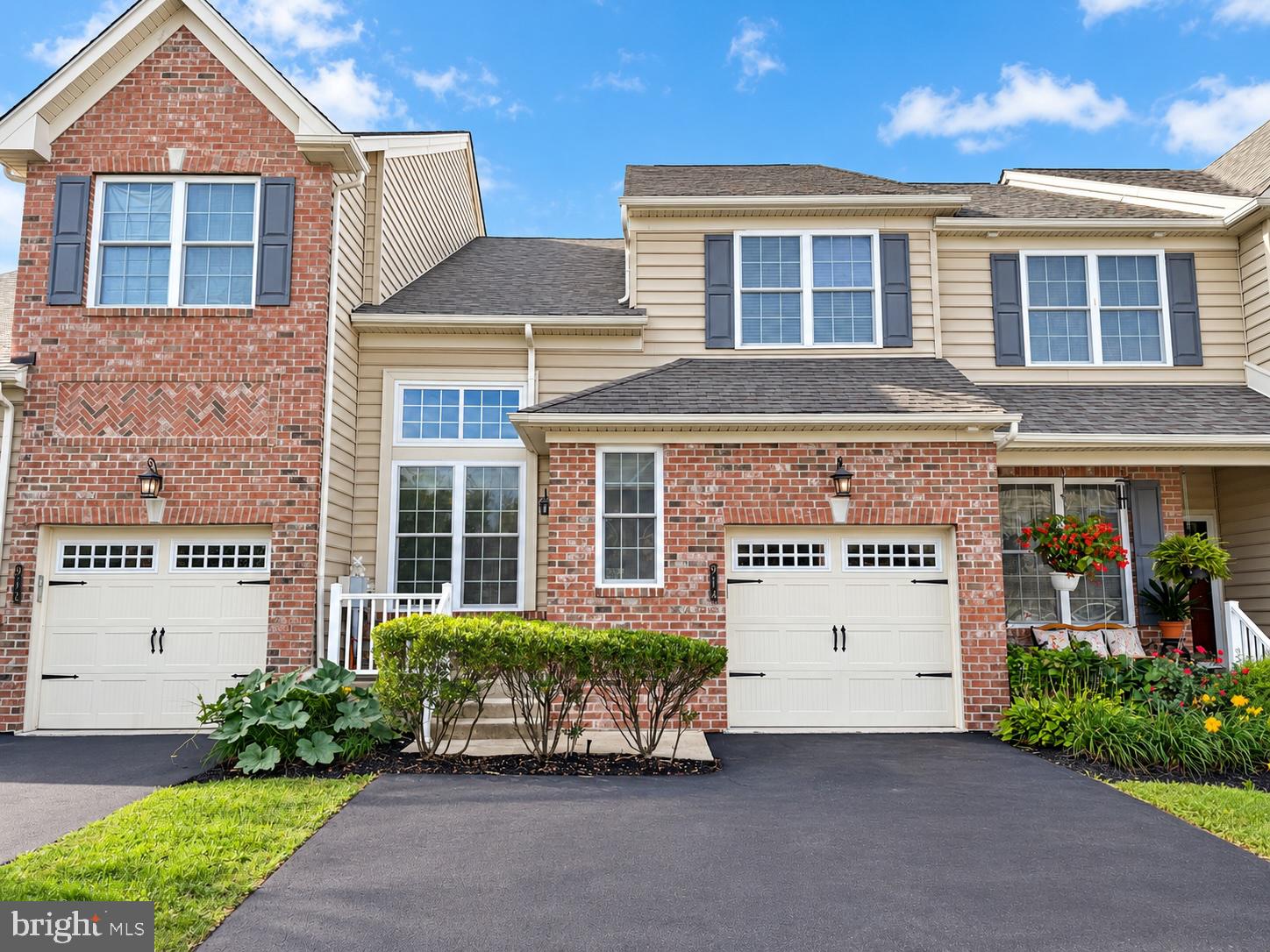 914 DUTCH DRIVE