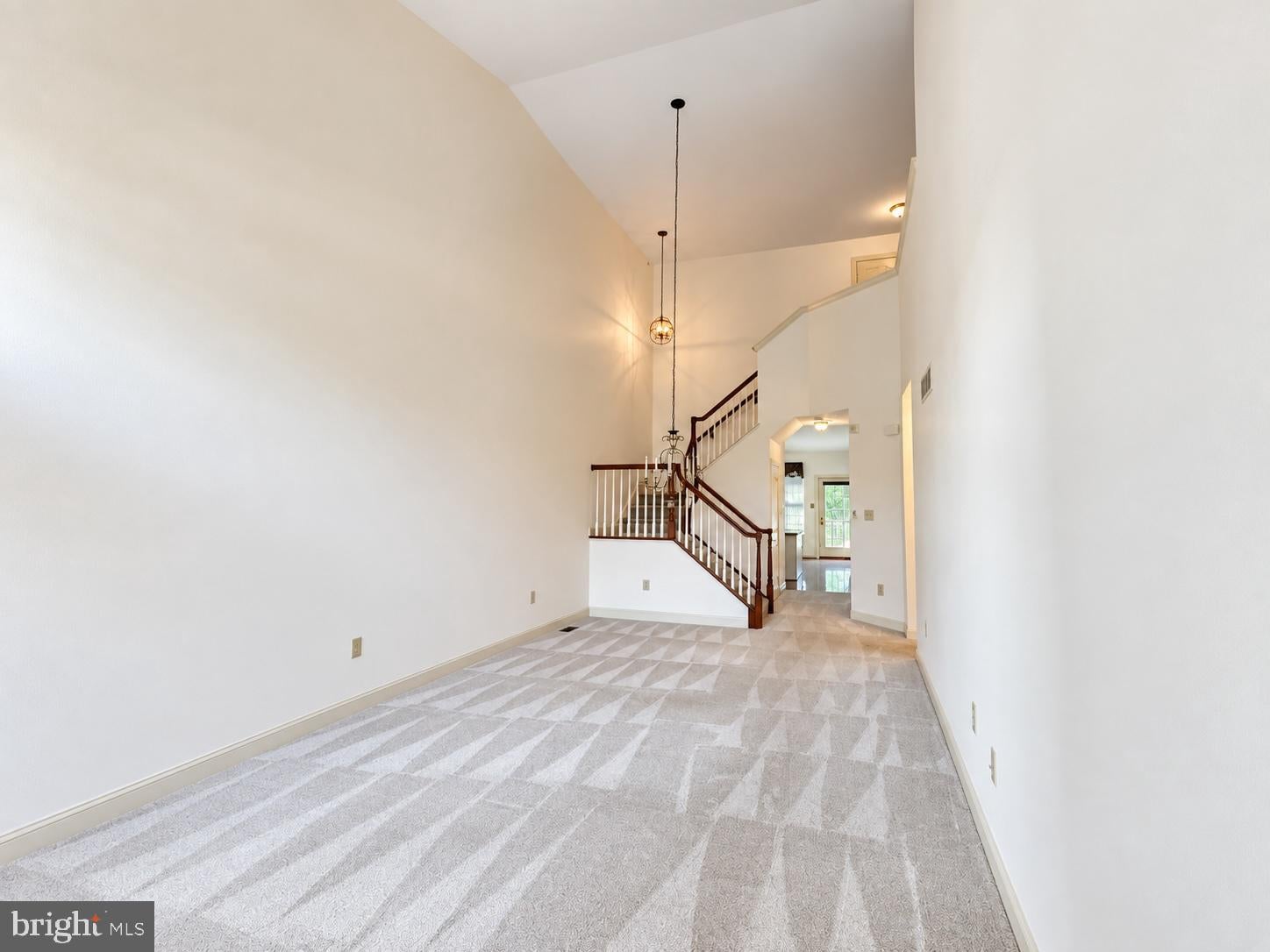 914 DUTCH DRIVE