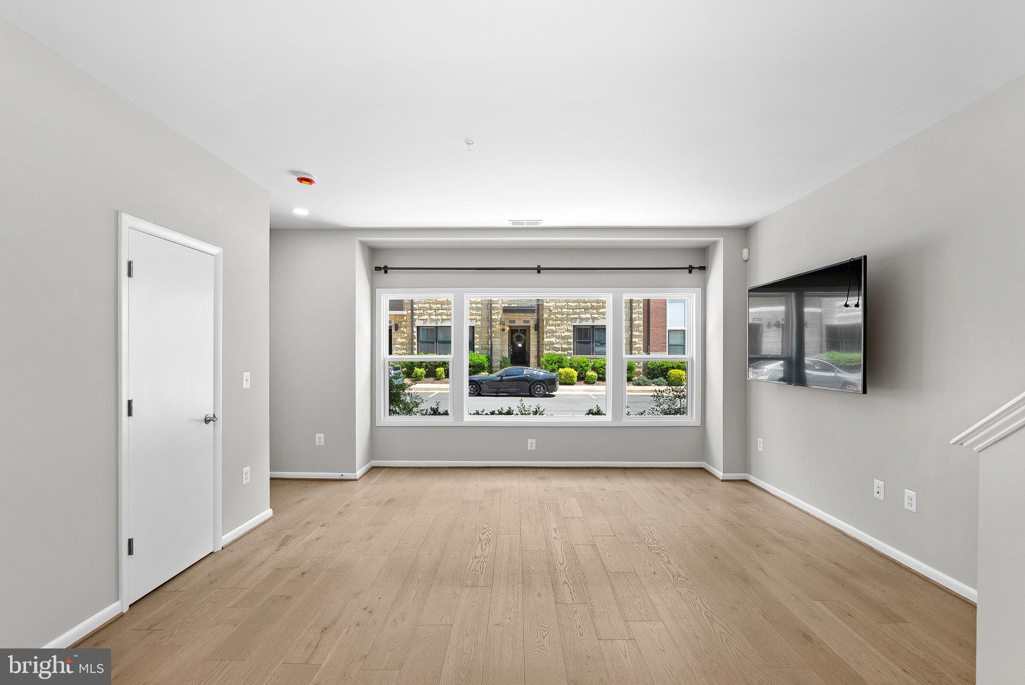 SM ONE LOUDOUN CONDO - Residential