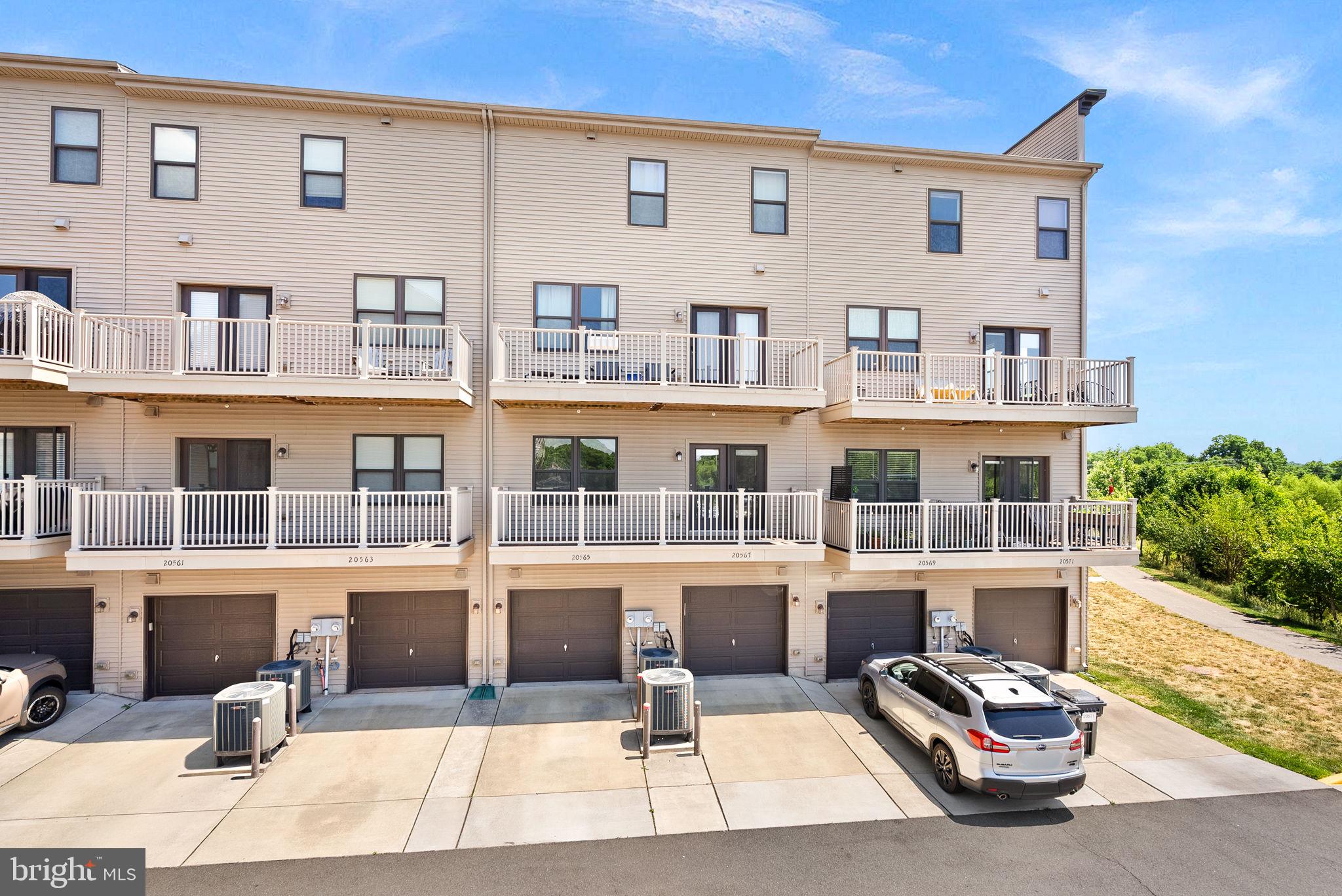 SM ONE LOUDOUN CONDO - Residential