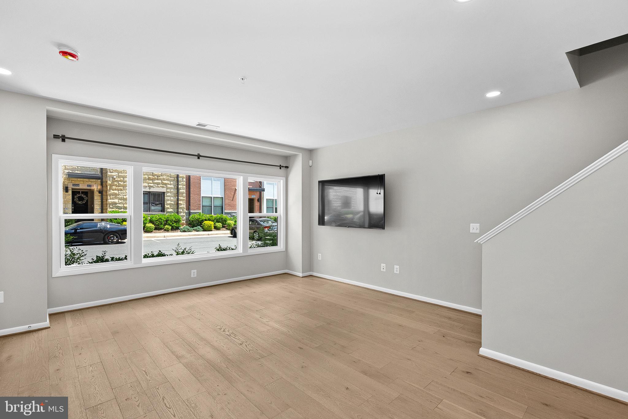 SM ONE LOUDOUN CONDO - Residential