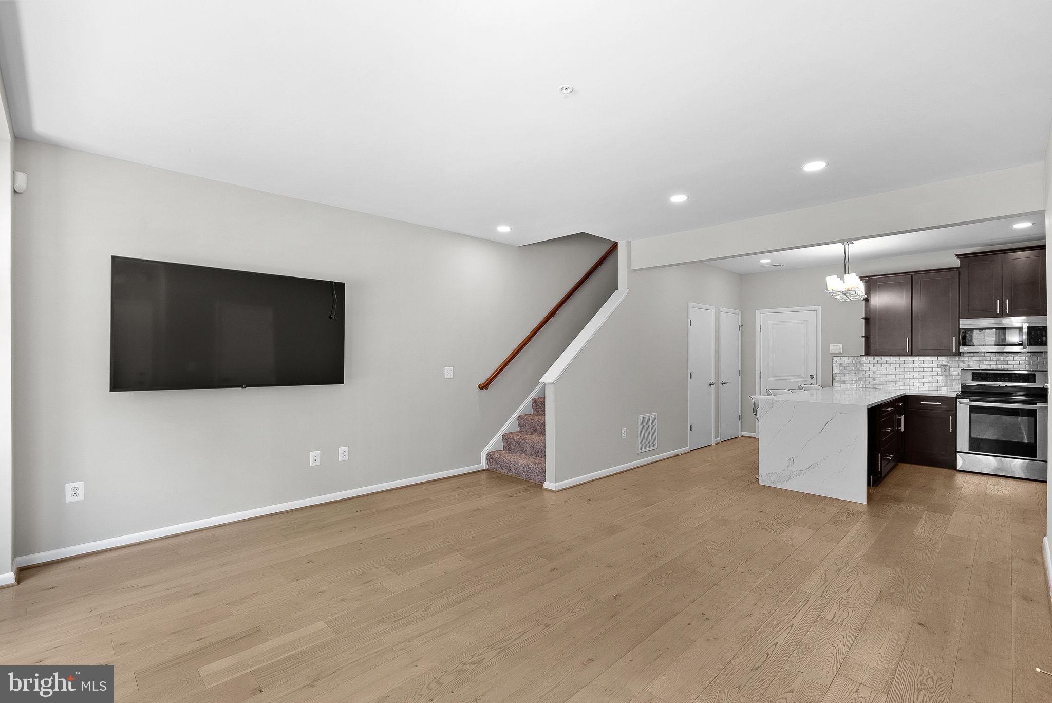 SM ONE LOUDOUN CONDO - Residential
