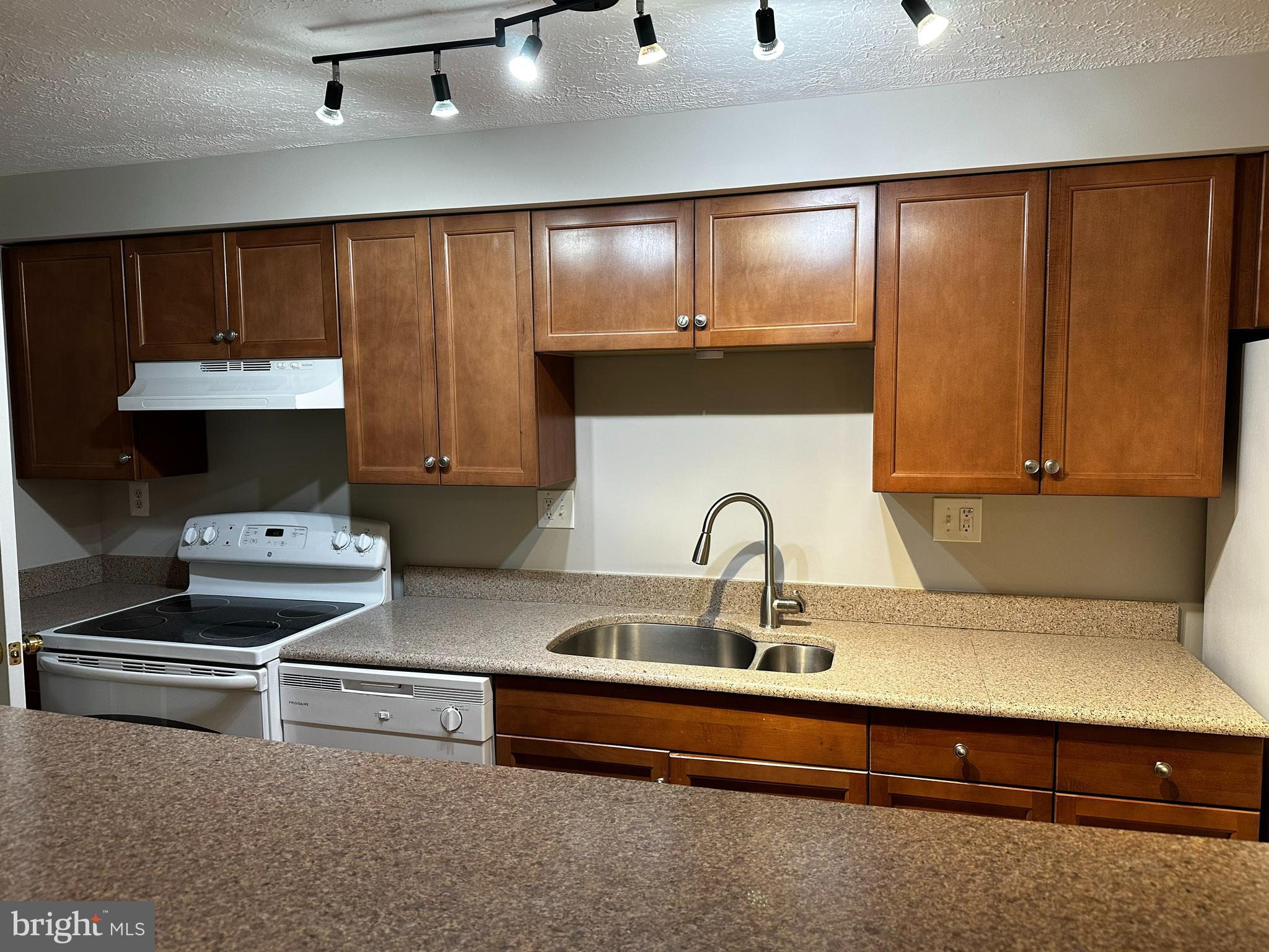 7 TEABERRY COURT