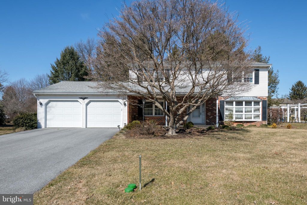 Photo of 17 Buttonwood Drive, LITITZ, PA 17543 (MLS # PALA2064622)