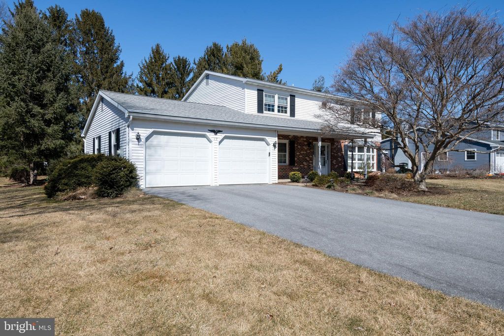 Photo of 17 Buttonwood Drive, LITITZ, PA 17543 (MLS # PALA2064622)