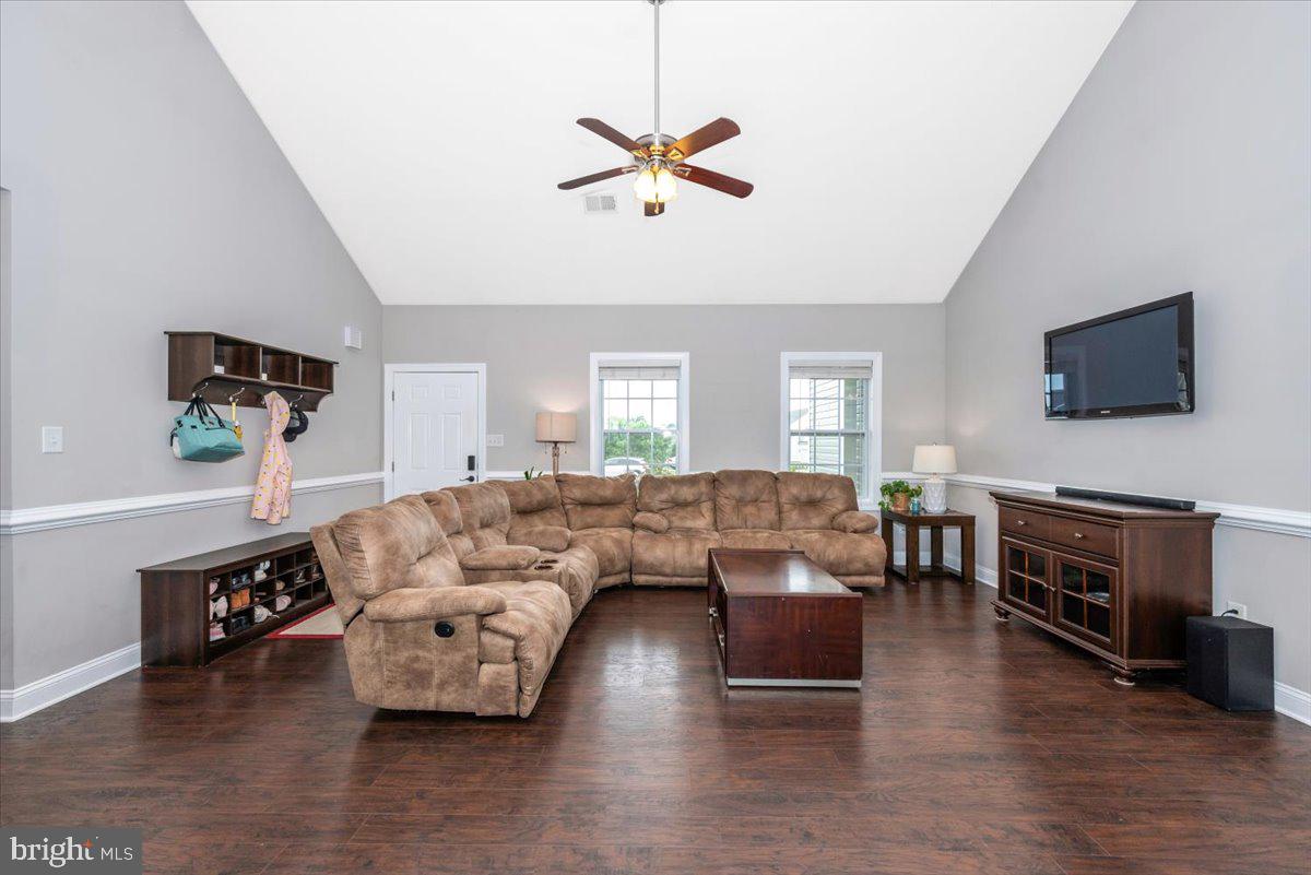 CRESTFIELD - Residential