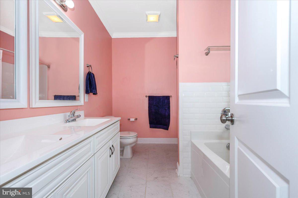 CRESTFIELD - Residential