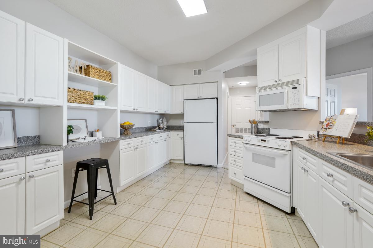 LEISURE WORLD - Residential