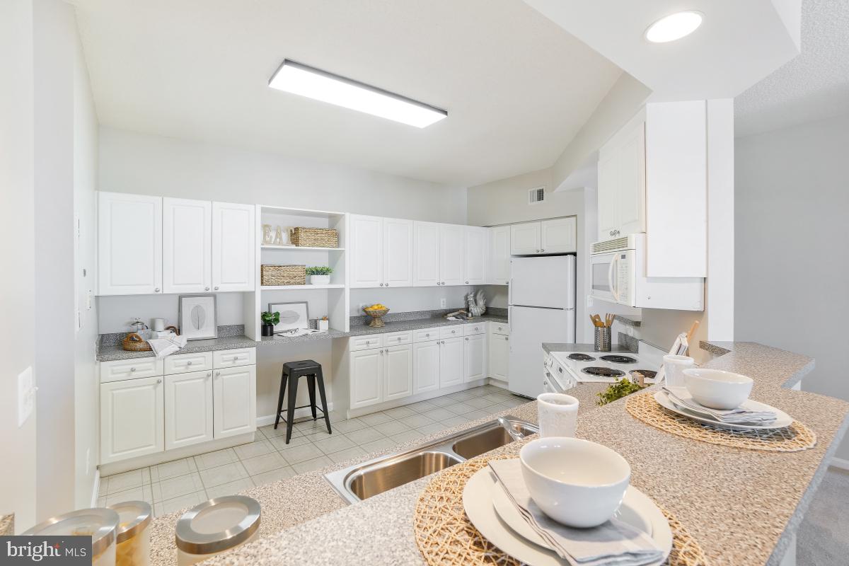 LEISURE WORLD - Residential