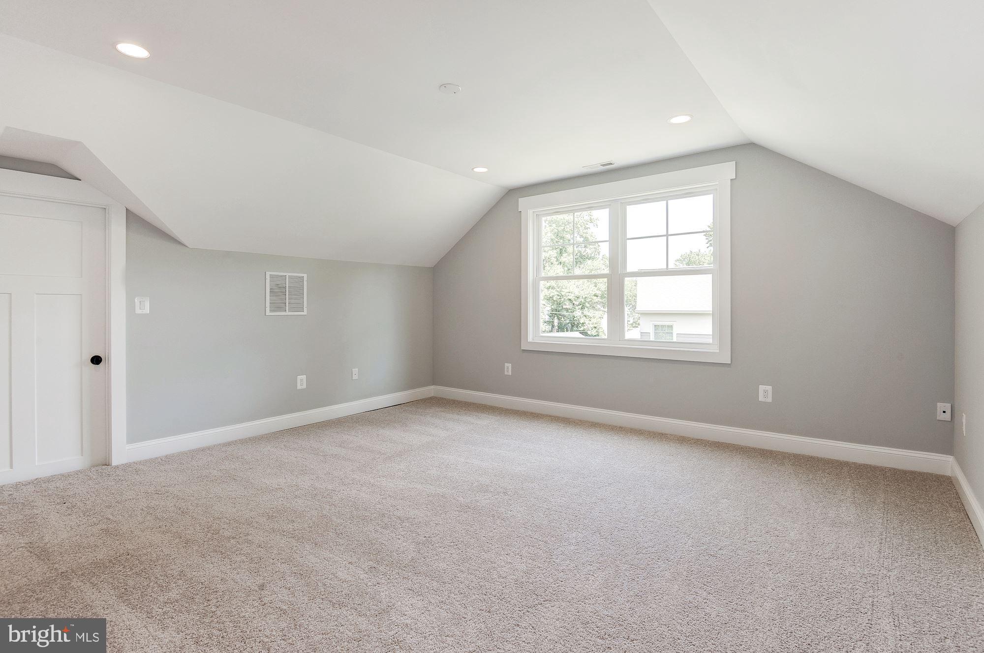 VIENNA WOODS - Residential