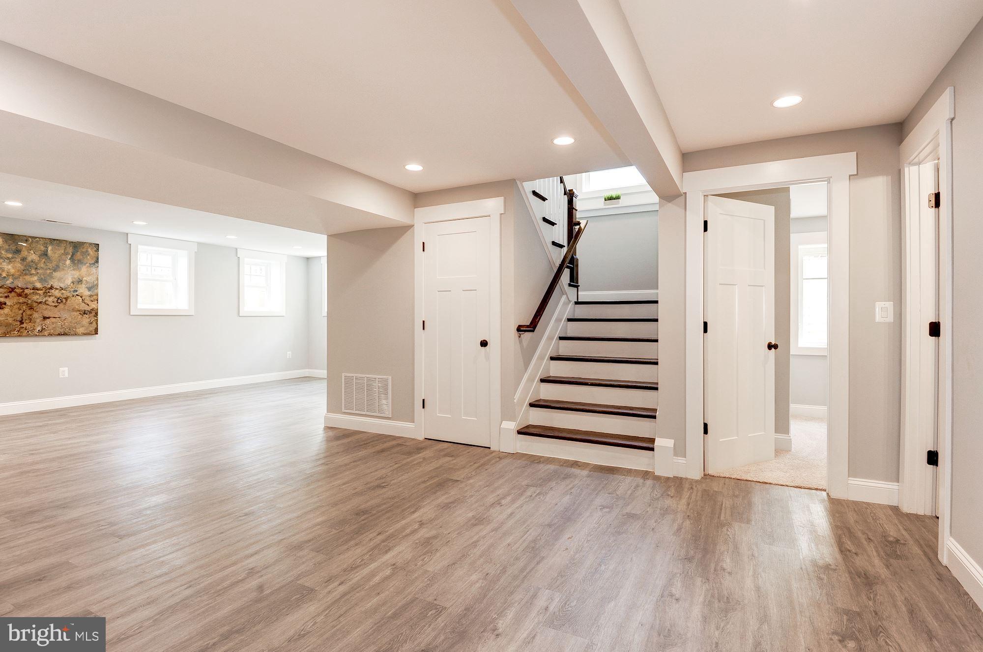 VIENNA WOODS - Residential