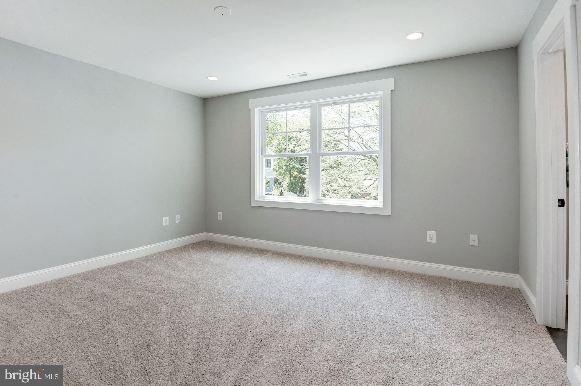 VIENNA WOODS - Residential