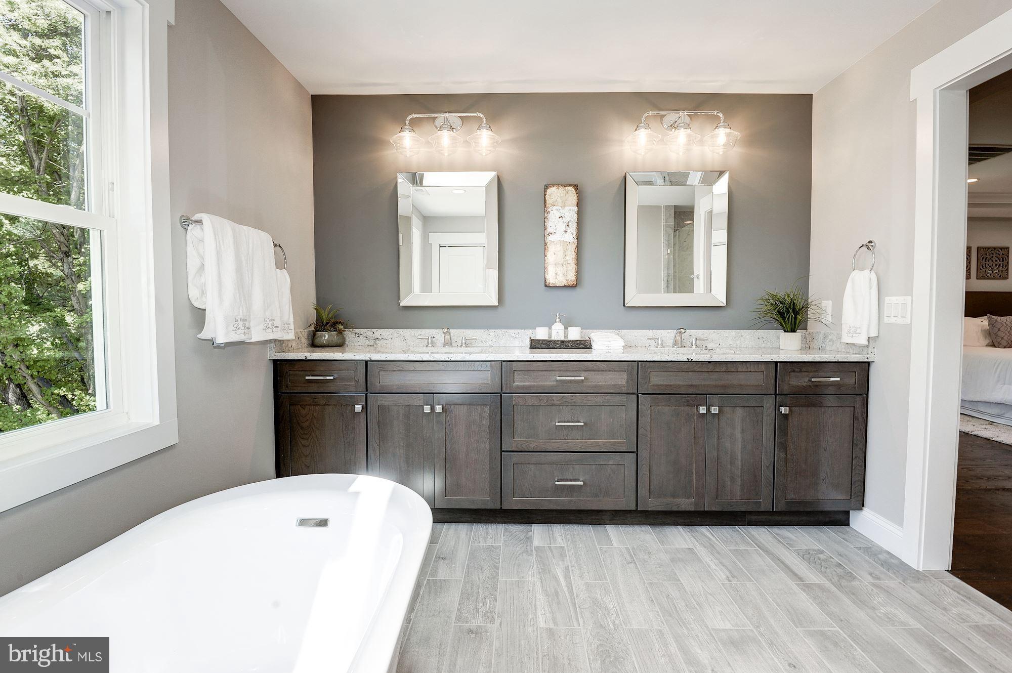 VIENNA WOODS - Residential