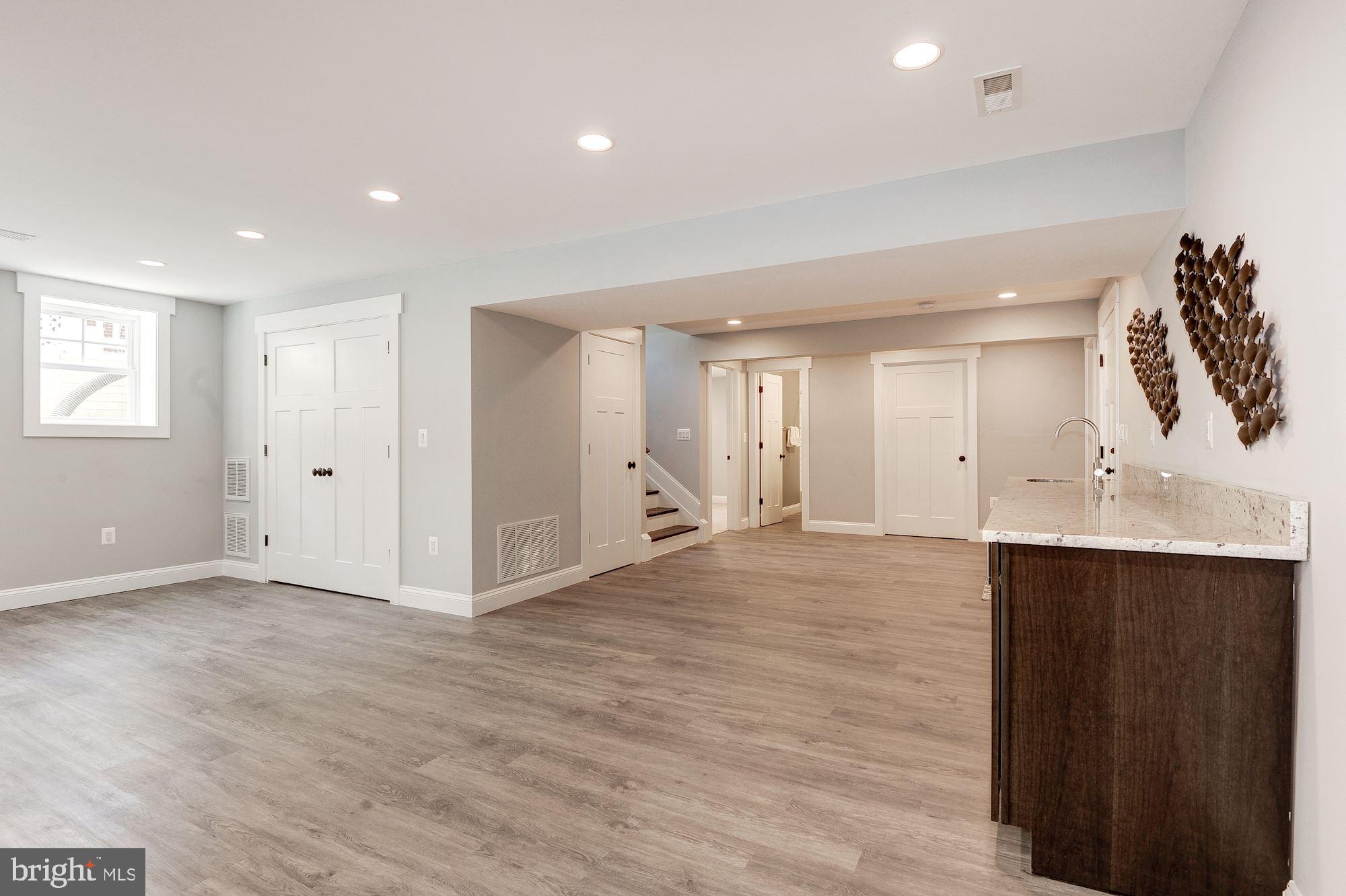 VIENNA WOODS - Residential