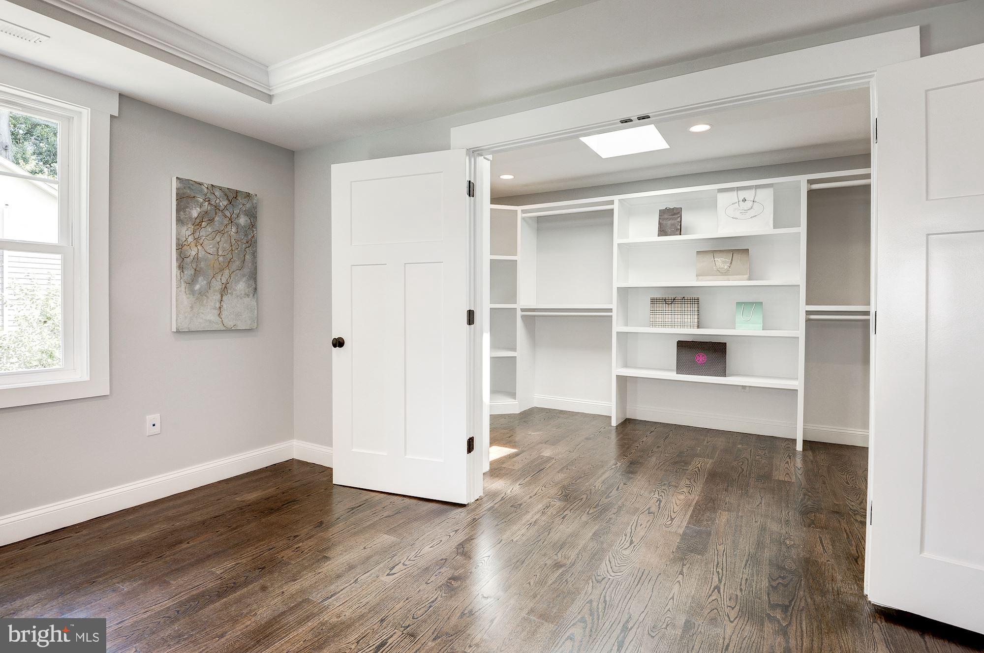 VIENNA WOODS - Residential